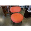 Image 1 : ROUND ACCENT CHAIR