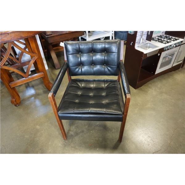 BLACK LEATHER BUTTONBACK CHAIR