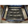 Image 3 : BLACK LEATHER BUTTONBACK CHAIR