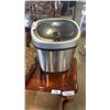 Image 2 : Two small area rugs and small stainless waste bin