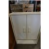 Image 2 : 2 WHITE MEDICINE CABINETS