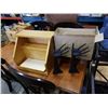 Image 1 : Wooden case with flip top and three ring display hands