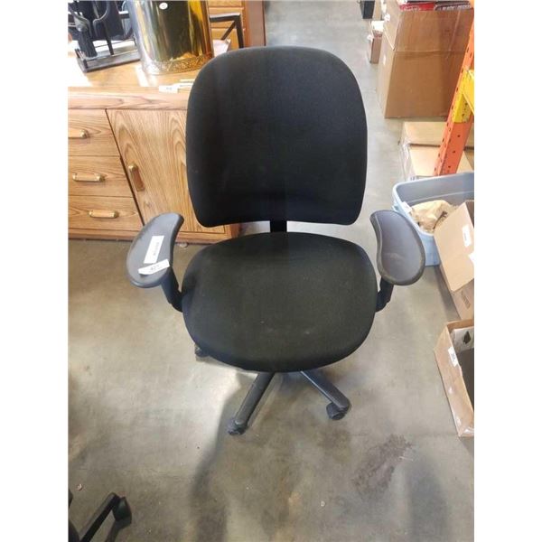 rolling gas lift office chair