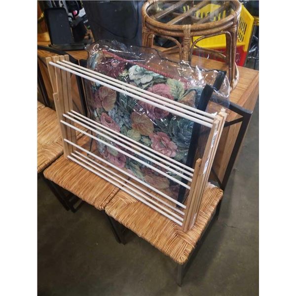 Drying rack, with wicker glass top, table and pillow