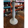 Image 2 : Vintage white wicker cane lamp with shade