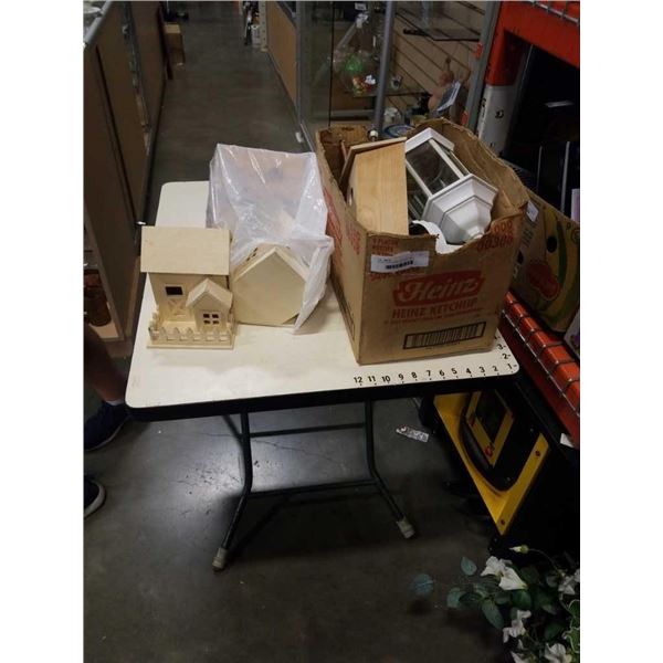 LOT OF WOOD BIRD HOUSES AND OUTDOOR LIGHTING