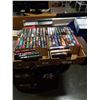 Image 1 : Two trays of various Star Wars novels