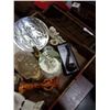 Image 2 : Tray of various vintage collectibles