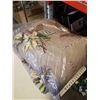 Image 2 : Box of leather shoes and two large curtains