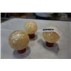 Image 1 : 3 marble orbs on stand