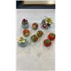 Image 1 : LOT OF FLORALS AND DECORATIVE SALT AND PEPPERS