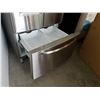 Image 8 : MAYTAG STAINLESS FRENCH DOOR FRIDGE WITH BOTTOM FREEZER AND WATER AND ICE - TESTED AND WORKING