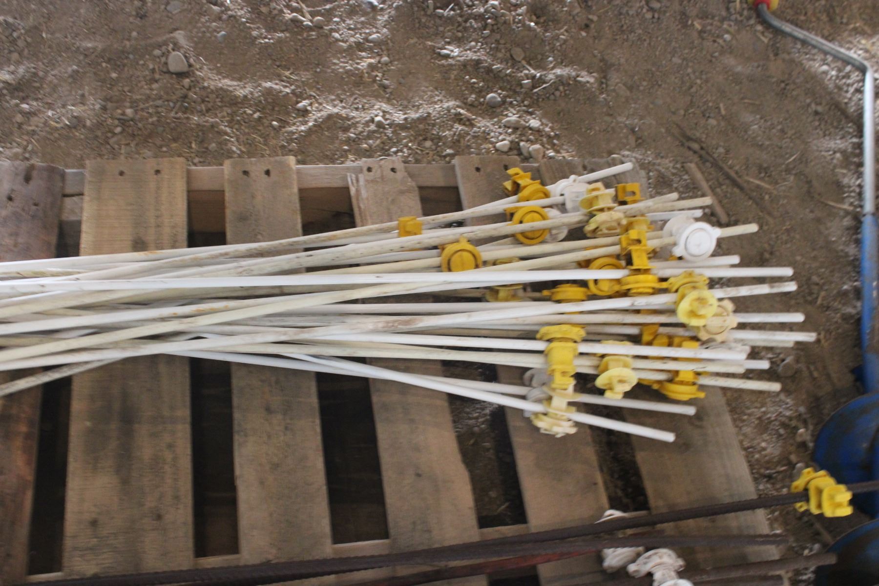 Fiberglass Electric Fence Posts w/ Insulators