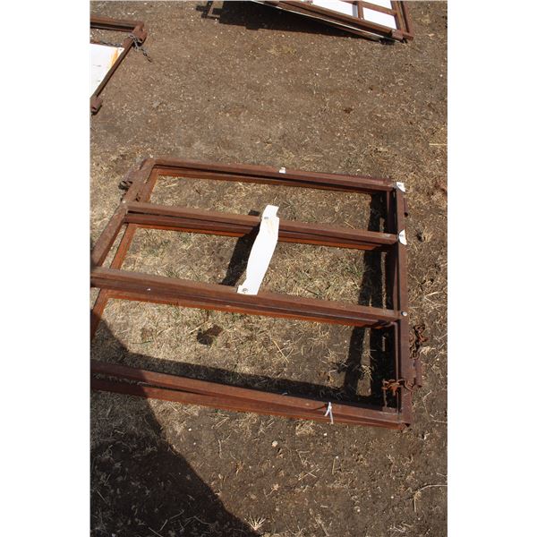 (3 X THE MONEY) 3' Metal Panel Gates