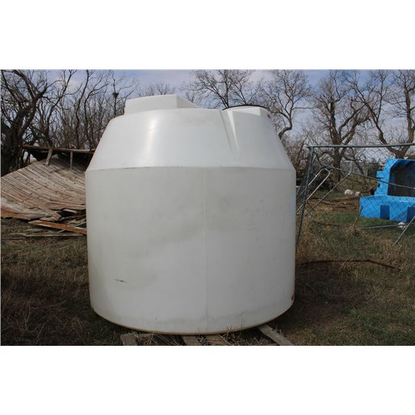 1250 Gallon Hold on Water Tank