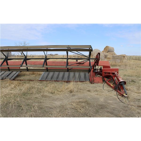 25' Case International 725 Pull Type Swather