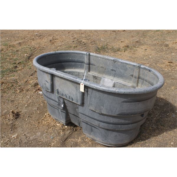 Rubbermaid 100 gallon Plastic Trough