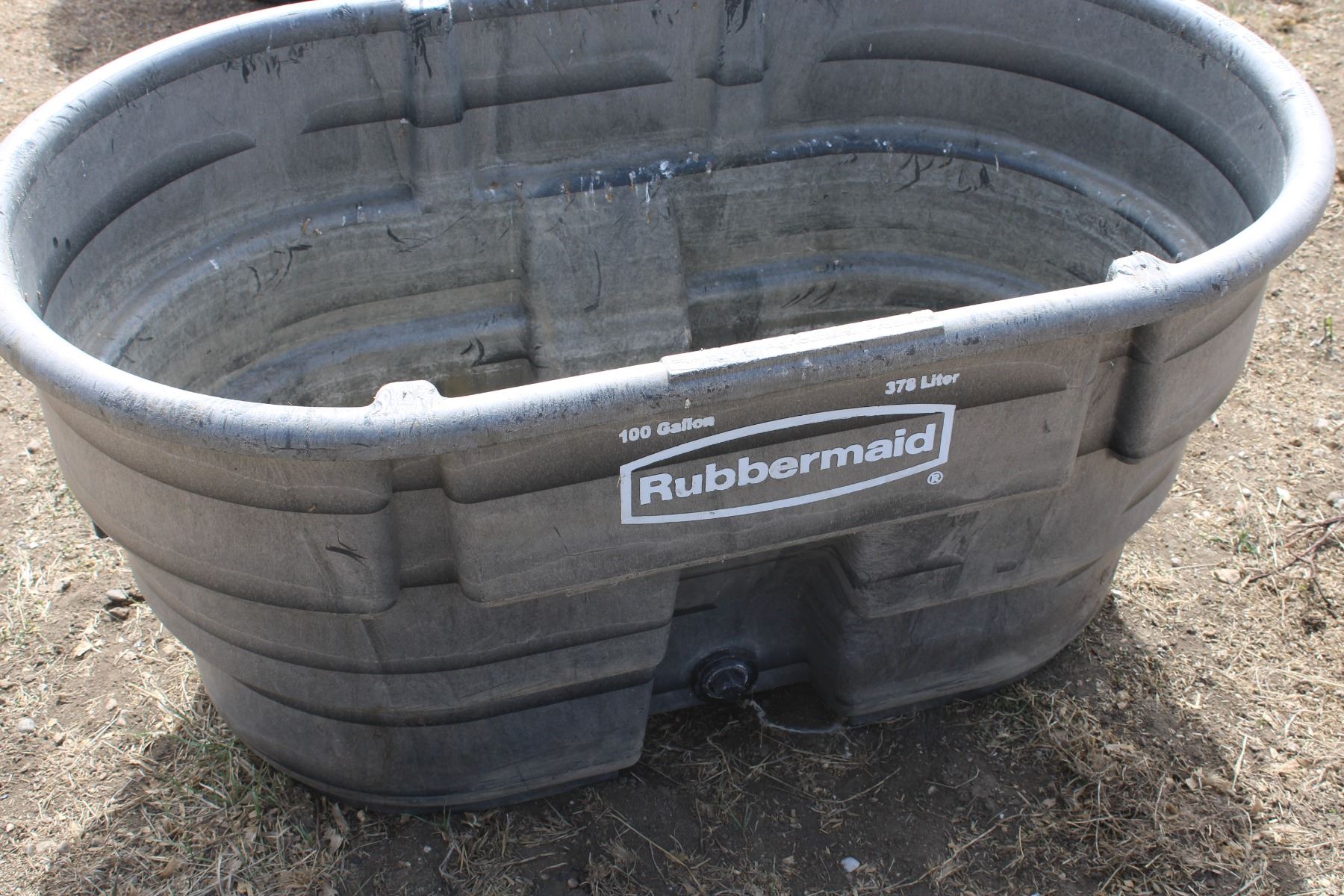 Rubbermaid 100 gallon Plastic Trough