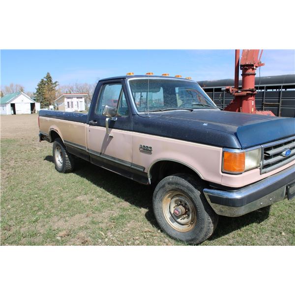 1988 Ford F250 XL Regular Cab 4x4 6 cylinder EFI 5 speed 197,000 kms - frame is broken