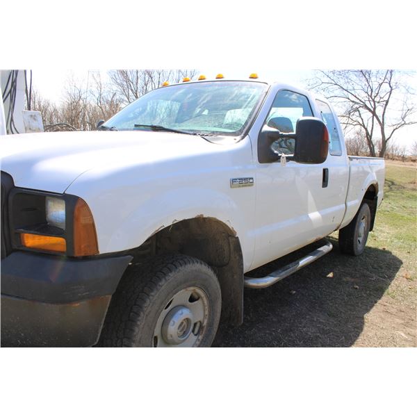 2006 Ford F250 XL SuperDuty Extended Cab 4x4 Automatic 5.4 Engine (Works Great) 1FTSX215X7EA00692