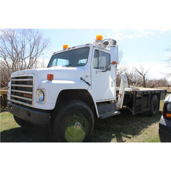 1982 International 1724 Picker Truck 14' Deck Motor & Transmission 153296 Km show 1HTAA1785DHB13518