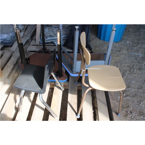 Children's - Desks(2), Charis(2)