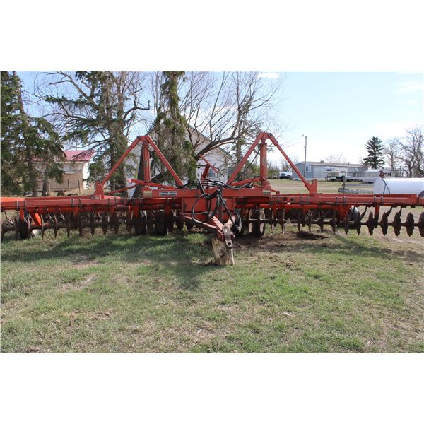 28' Hutchmaster Tandem Disc 7600 series