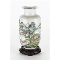 A Continental Porcelain Vase RThe porcelain vase in
