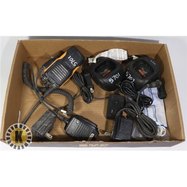 1 WALKIE-TALKIE WITH 3 CHARGERS AND ACCESSORIES