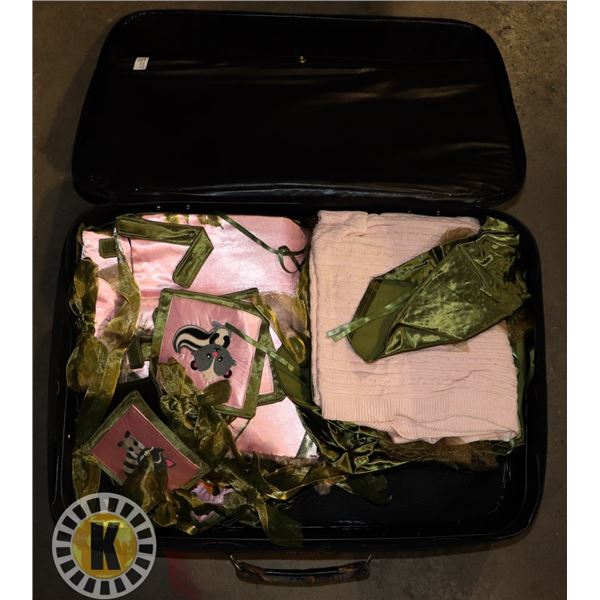 TRAVELLING BOX AND DECORATIVE FABRICS