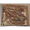 Image 1 : BOX OF DIFFERENT SIZE PINECONES