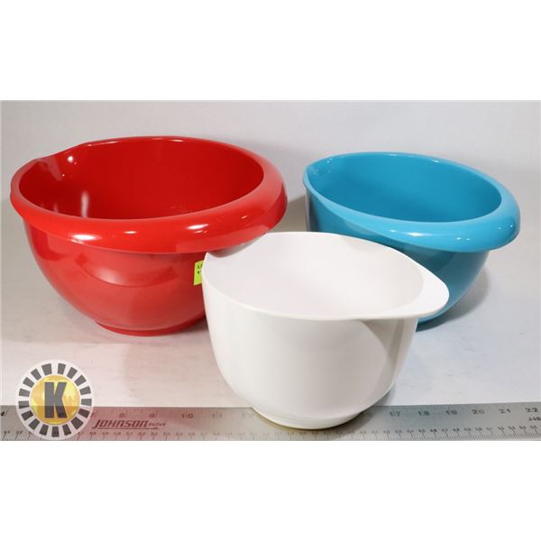 SET OF KITCHEN MIXING BOWLS