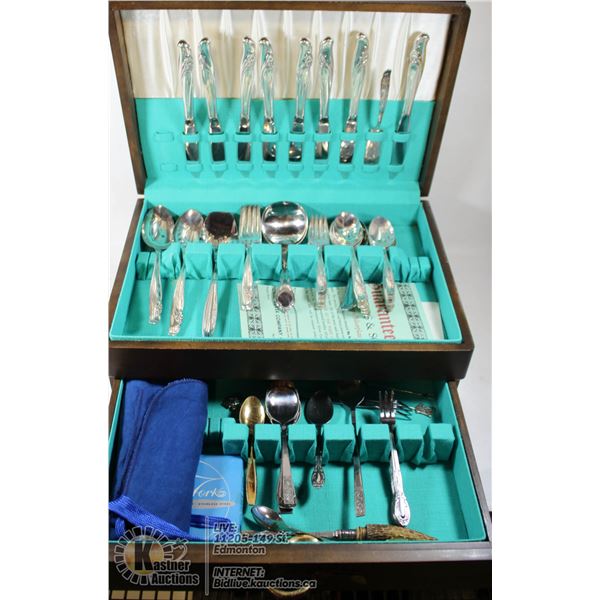 FLATWEAR CANTEEN WITH ASST ROGERS SILVERWARE