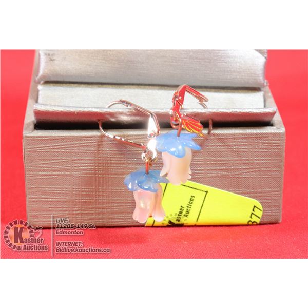 A PAIR HAND CARVED SHELL FLOWERS OF 925