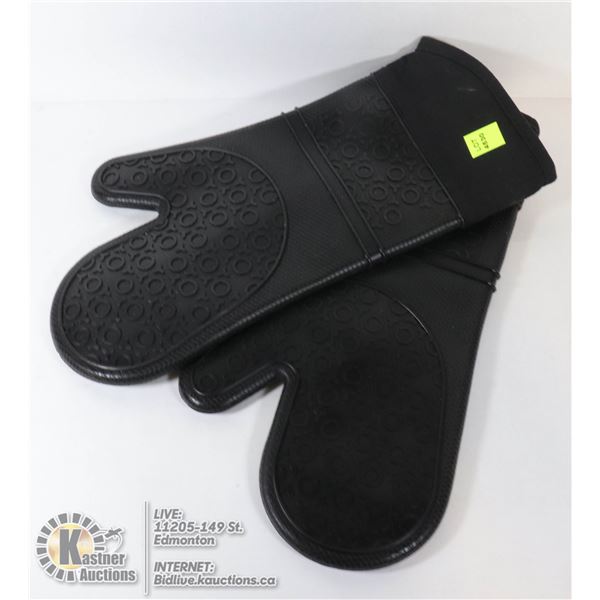 NEW PAIR OF SILICONE OVEN MITTS