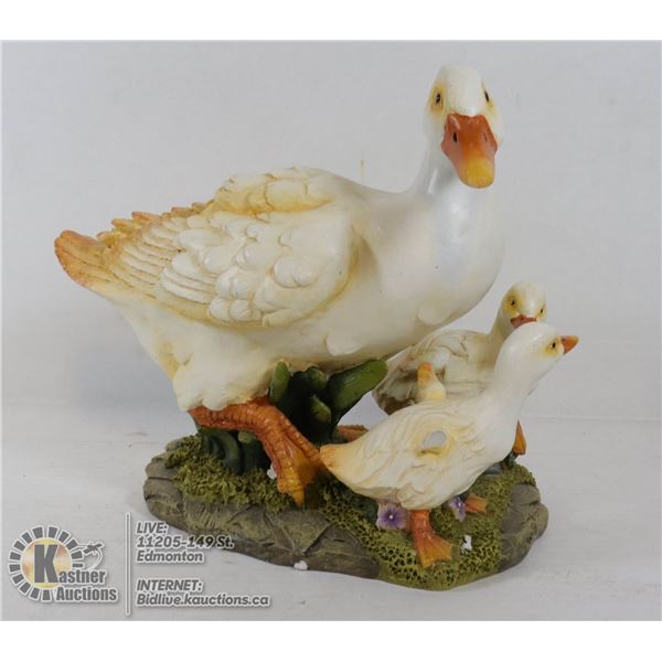 DUCK GARDEN FIGURE
