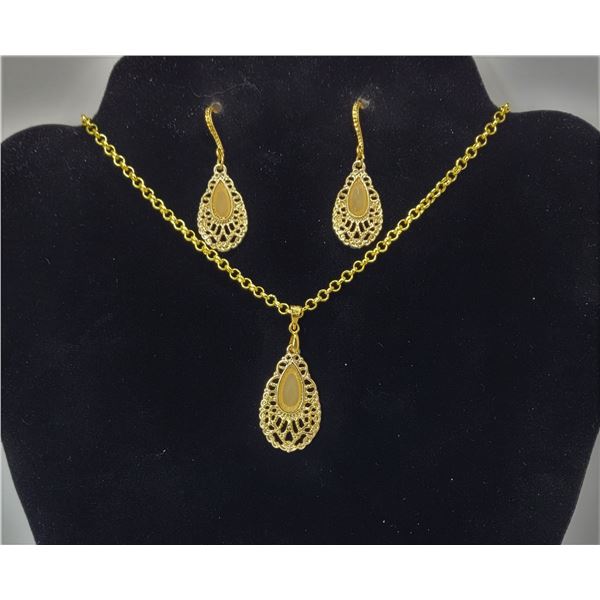 17)  SET OF GOLD TONE AND CREAM COLORED