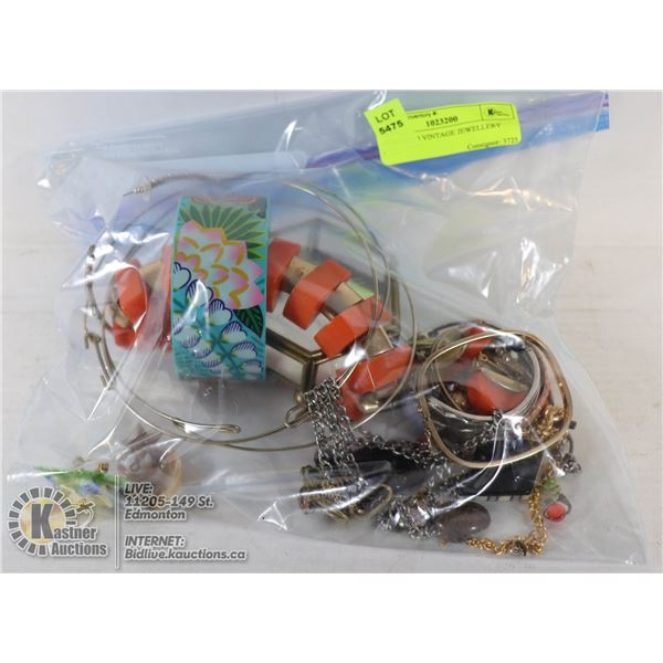 ASSORTED VINTAGE JEWELLERY LOT