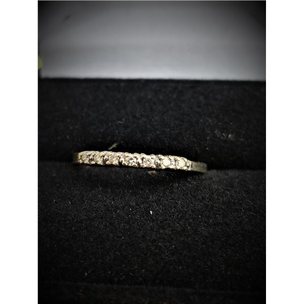 STORAGE FIND 10K YELLOW GOLD RING W/ 7 DIAMONDS