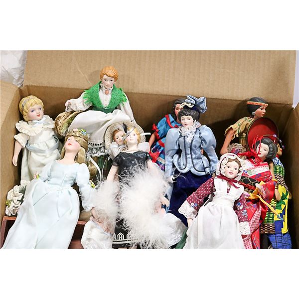 COLLECTION OF ASSORTED DOLLS
