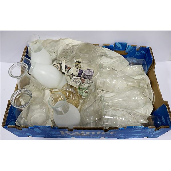 LARGE FLAT OF 13 MOSTLY VINTAGE GLASS OIL