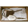 Image 1 : VINTAGE HAND MIRROR AND BRUSH SET