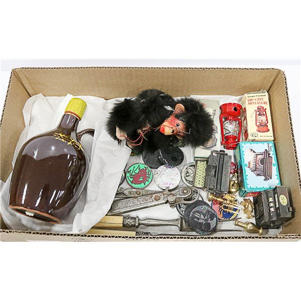 BOX OF VINTAGE COLLECTIBLES INCL. 4 PENCIL