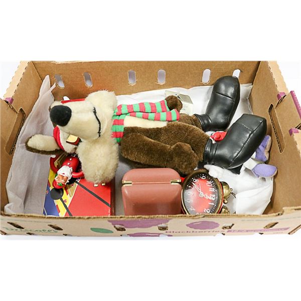 BOX W/ VINTAGE ITEMS - LOONIE TOONS WYLIE