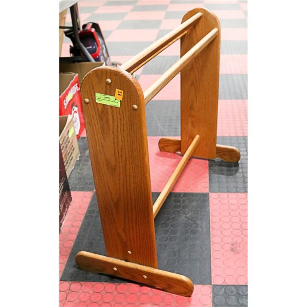 OAK BLANKET STAND FOR END OF THE BED
