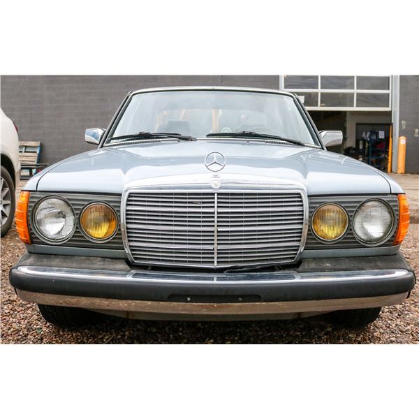1984 MERCEDES-BENZ 300D TURBO