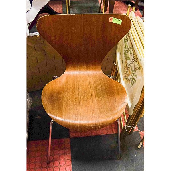 VINTAGE FRITZ HANSEN (MADE IN DENMARK)