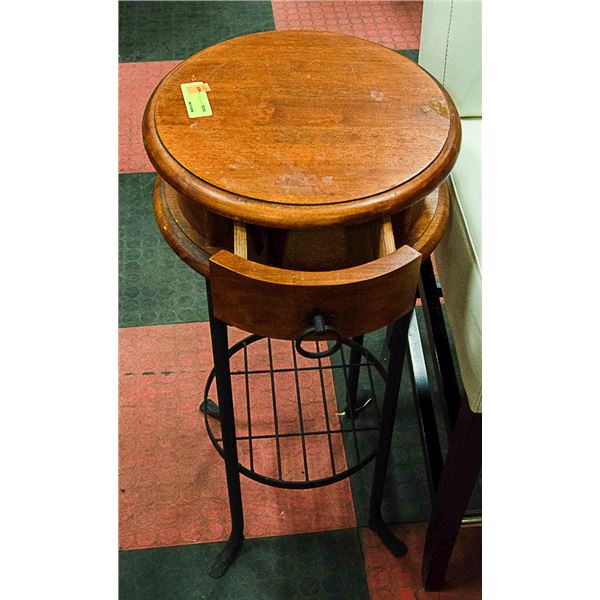 WOOD AND METAL END STAND WITH DRAWER