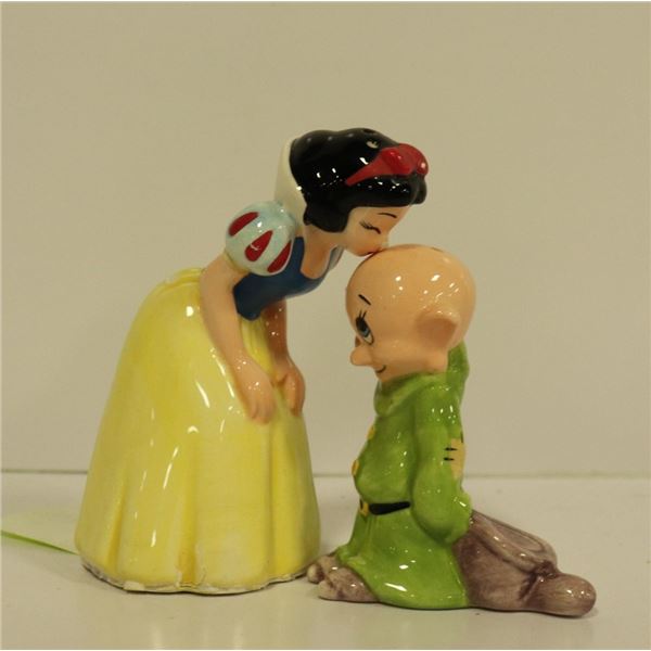 VINTAGE DISNEY SNOW WHITE KISSING DOPEY SALT &