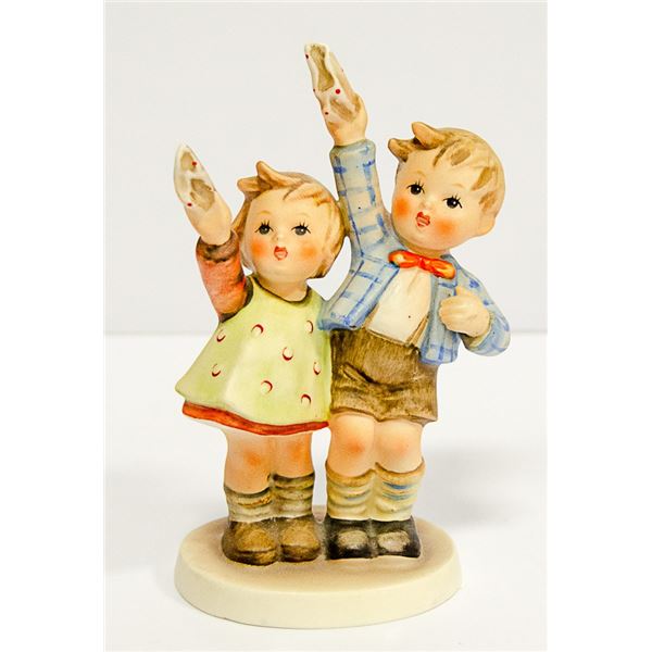GOEBEL HUMMEL BOY & GIRL WAVING FIGURINE